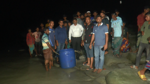 ভোলায় ৫০ হাজার বাগদা চিংড়ি রেনু জব্দ করে নদীতে অবমুক্ত