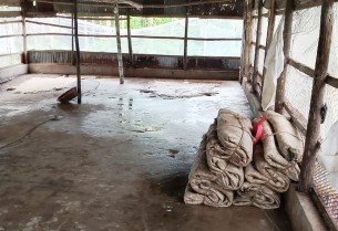 লালমোহনে আবাসিক এলাকায় চামড়া মজুত, দুর্গন্ধে অতিষ্ঠ এলাকাবাসী