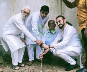 ব্যাক্তিগত উদ্যোগে দৌলতখানে বৃক্ষ রোপণ উদ্বোধন করলেন ডাঃ রাজ