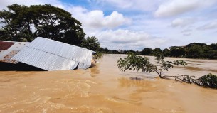 কমছে নদীর পানি, ধীরে ধীরে উন্নতি হচ্ছে বন্যা পরিস্থিতির