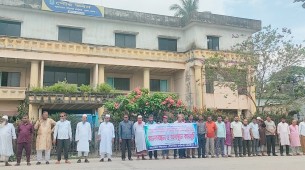 লালমোহনে বেতন-ভাতার দাবিতে মানববন্ধন ও স্মারকলিপি প্রদান