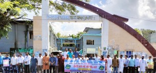 ১০ম গ্রেড বাস্তবায়নের এক দফা দাবি নিয়ে লালমোহনে শিক্ষকদের মানববন্ধন