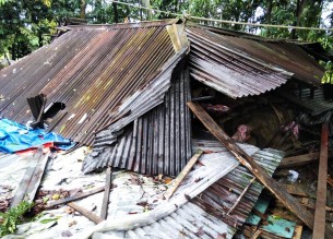 চরফ্যাশনে ঘূর্ণিঝড়ে ঘর চাপা পড়ে নারীর মৃত্যু, আহত- ৪