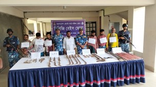 ভোলায় যৌথ অভিযানে  দেশীয় অস্ত্রসহ ৭ জন গ্রেফতার