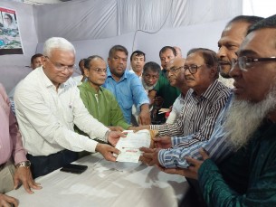 বন্যায় মানবিক সাহায্যে এগিয়ে আসছে ভোলা জেলা বিএনপি