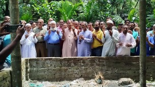 ভোলার নিহতদের কবর জিয়ারত করে পরিবারের পাশে দাঁড়ালেন কেন্দ্রীয় বিএনপির নেতা লেলিন
