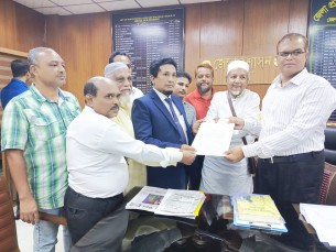 ভোলা-বরিশাল ব্রীজ স্বাস্থ্য ও শিক্ষা সেবার  উন্নয়নসহ ৫ দাবীতে স্মারকলিপি প্রদান