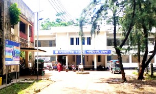 বিদ্যুৎ গেলেই লালমোহন উপজেলা স্বাস্থ্য কমপ্লেক্সে রোগীদের দুর্ভোগ চরমে