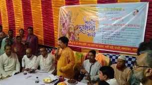 লালমোহনে মেজর হাফিজের পক্ষ থেকে পূজা মন্ডপে অনুদান প্রদান