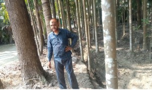 লালমোহনে জমি দখল করতে  ব্যবসায়ীর উপর হামলা