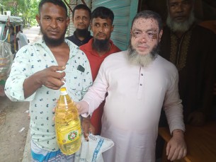 দৌলতখানে টিসিবির পণ্য সামগ্রী বিতরণ