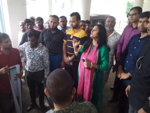 দৌলতখানে জেলেদের মাঝে   বখনা বাছুর বিতরণ