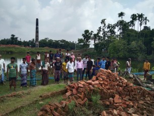 স্থানীয়দের জমি দখল, কালো ধোঁয়ায় পরিবেশ এবং কৃষি ফসলের মারাত্মক ক্ষতির অভিযোগ