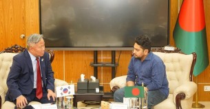 বিদেশি বিনিয়োগ আগ্রহী করে কর্মসংস্থান বাড়ানোই প্রধান লক্ষ্য :  তথ্য উপদেষ্টা নাহিদ