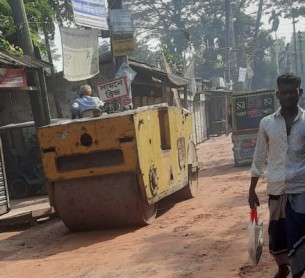 ভোলার আগারপোল বাজারে  ভাঙ্গা রাস্তা সংস্কারের উদ্দ্যোগ নিলো জামায়াত