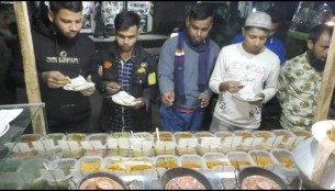 ভোলায় শীতের শুরুতে ৩২ রকমের  ভর্তায় পিঠা বিক্রির ধুম