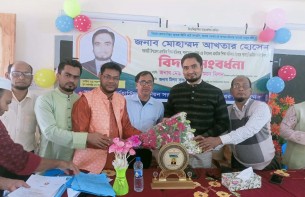 লালমোহনে প্রাথমিক শিক্ষা অফিসার মোহাম্মদ আখতার হোসেনকে পদোন্নতিজনিত কারণে সংবর্ধনা