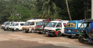 ভোলায় অ্যাম্বুলেন্স সিন্ডিকেটে অসহায় রোগীর স্বজনরা