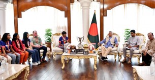 দেশের মানুষ সাফল্য চায়, তোমরা সেই সাফল্য এনে দিয়েছো : প্রধান উপদেষ্টা