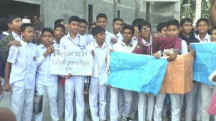 ভোলা সরকারি উচ্চ বিদ্যালয়ের মাঠ দখলমুক্ত করতে  শিক্ষার্থীদের  বিক্ষোভ
