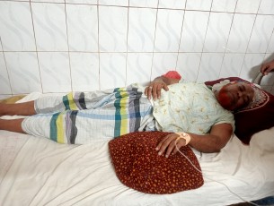 দৌলতখানে চাঁদার জন্য সাংবাদিকের  পিতা  মাতাকে মারধর  হাসপাতালে ভর্তি