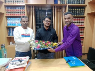 ভোলায় অতিরিক্ত জিপির দায়িত্ব পাওয়ায় ফুলের শুভেচ্ছায় ভাসছেন এ্যাডভোকেট ফয়সল আহম্মদ রাসেল