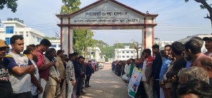 ভোলার খায়েরহাট হাসপাতালের ডাক্তা নার্সের দাবিতে মানববন্ধন