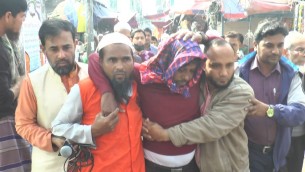 ভোলায় সড়ক অবরোধ করে অবস্থান কর্মসূচিতে সাংবাদিকের উপর হামলা