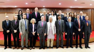 বাংলাদেশ সম্পর্কে অপতথ্য ঠেকাতে ইইউ কূটনীতিকদের সহযোগিতা চান প্রধান উপদেষ্টা