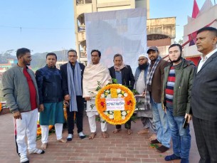 বিজয় দিবসে শহীদ স্মৃতি ফলকে চরফ্যাশন প্রেসক্লাবের শ্রদ্ধা নিবেদন
