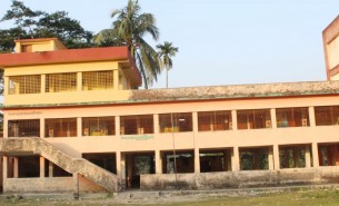 লালমোহনে ৭৬টি প্রাথমিক বিদ্যালয়ে নেই প্রধান শিক্ষক