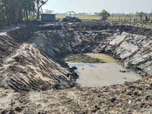 তজুমদ্দিনে ভোগ দখলকৃত জমিতে রাতের আধারে ভেকু দিয়ে পুকুর খনন করে দখলের চেষ্টা