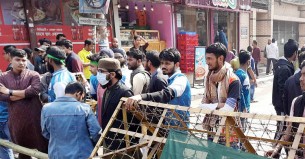 ১০ ঘণ্টা পর বকশীবাজার সড়ক ছাড়লেন ঢাকা আলিয়ার শিক্ষার্থীরা