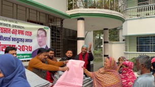 ভোলায় তারেক রহমানের পক্ষে দুস্থদের মাঝে শীতবস্ত্র বিতরণ