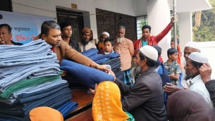 শীতার্তদের মাঝে কম্বল বিতরণ করলো সাউথ বেঙ্গল ল’ফার্ম