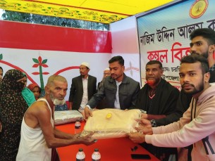 ভোলায় নাজিম উদ্দিন আলম কল্যাণ ফাউন্ডেশনের শীতবস্ত্র বিতরণ