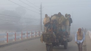 ভোলায় প্রচন্ড ঠান্ডায় শ্রমজীবী নিম্ন আয়ের মানুষের দুর্ভোগ