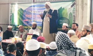 লালমোহনে শাহবাজপুর রেসিডেন্সিয়াল মাদরাসার শিক্ষার্থীদের সবক দিলেন বাটামারা পীর