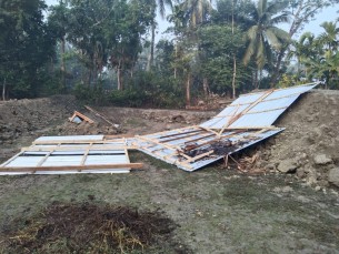 লালমোহনে বসতঘর ভেঙে মালামাল লুট ও আগুন লাগিয়ে দেয়ার অভিযোগ