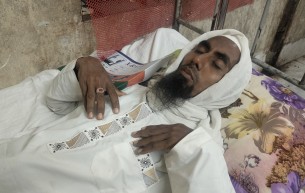 লালমোহনে মাদরাসা নির্মাণের চেষ্টা করায় হাফেজকে মারধর