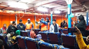 ভোলায় মেঘনা নদীর চরে আটকে পড়া যাত্রীবাহী লঞ্চ কোস্টগার্ডের সহায়তায় উদ্ধার