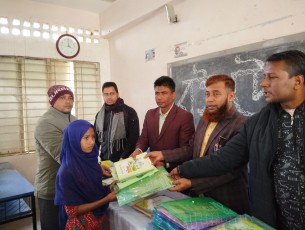 ভোলার মদনপুরে শিক্ষার্থীদের মাঝে শিক্ষা সামগ্রী বিতরণ
