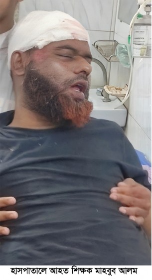 লালমোহনে রাস্তার পাশ থেকে আহতাবস্থায় শিক্ষক উদ্ধার ।। আইসিউতে ভর্তি