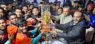 ভোলার পরানগঞ্জে নাইট ক্রিকেট টুর্নামেন্টের ফাইনাল খেলা অনুষ্ঠিত