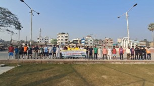 ভোলা সরকারি স্কুল খেলার মাঠ রক্ষার দাবীতে মানববন্ধন