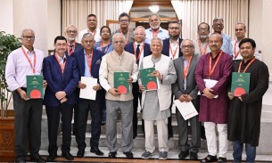 প্রধান উপদেষ্টার কাছে শ্রম সংস্কার কমিশনের প্রতিবেদন জমা