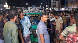 বাসশ্রমিকদের উপর হামলার প্রতিবাদে ভোলার অভ্যন্তরীণ রুটে বাস চলাচল বন্ধ