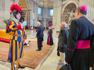 পোপের অন্ত্যেষ্টিক্রিয়ায় প্রধান উপদেষ্টার যোগদান