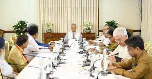 প্রধান উপদেষ্টার সঙ্গে বৈঠকে বিভিন্ন দলের নেতারা