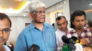 বড় ঘাটতি নিয়ে বাজেট দেবে না সরকার: অর্থ উপদেষ্টা